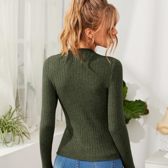 Green turtle neck top - Picture 4 of 5